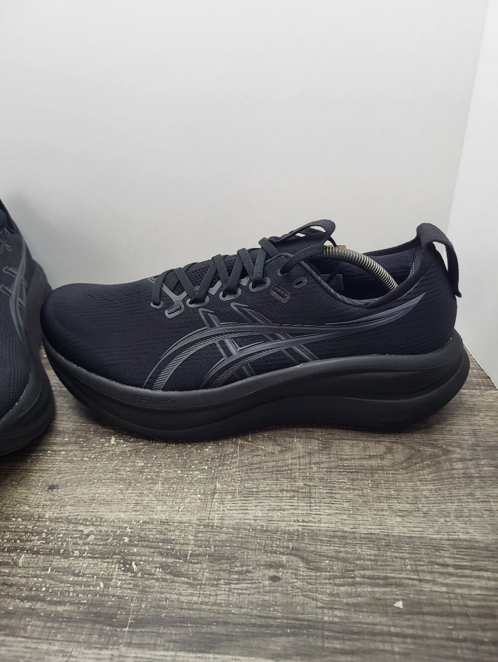 Asics Gel-Nimbus 28 Triple Black Mens Size 11 Extra Wide Running Shoes New - Picture 2 of 8